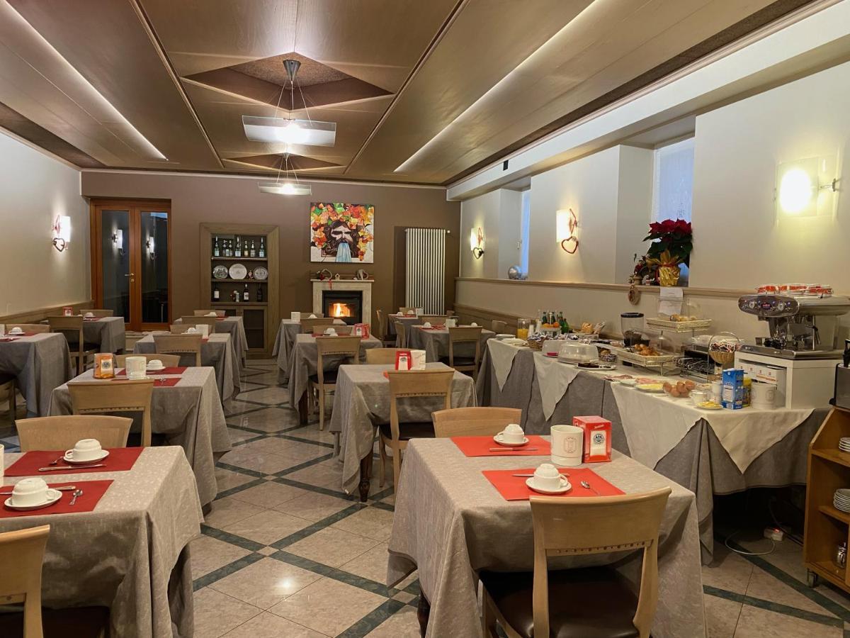 Hotel Centrale San Pellegrino Terme Eksteriør billede