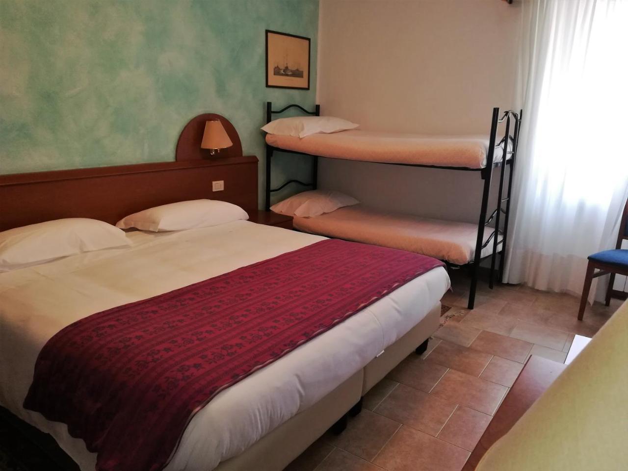 Hotel Centrale San Pellegrino Terme Eksteriør billede